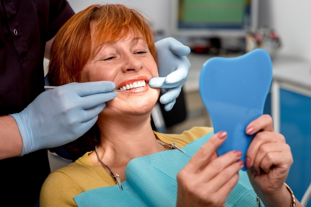 Questions to Ask When Choosing Between Dentures and Dental Implants