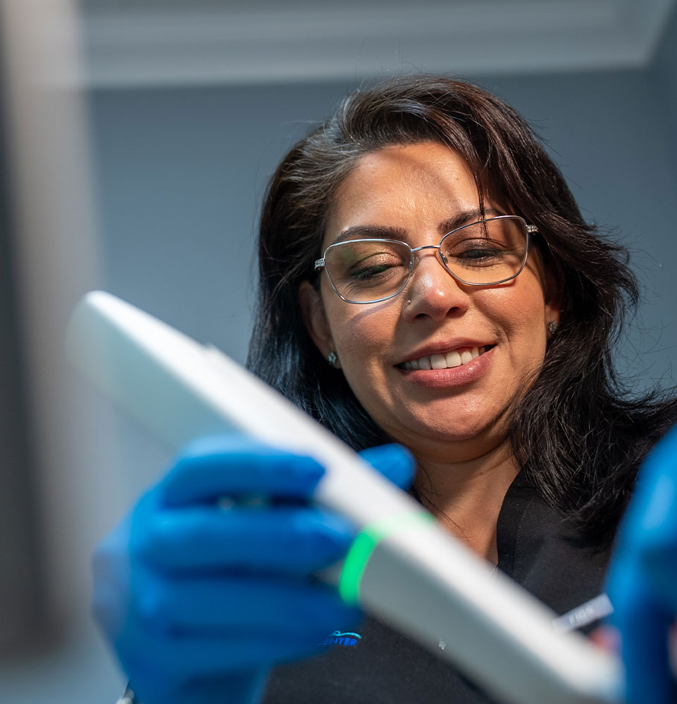 team member taking a 3d scan of Patients teeth